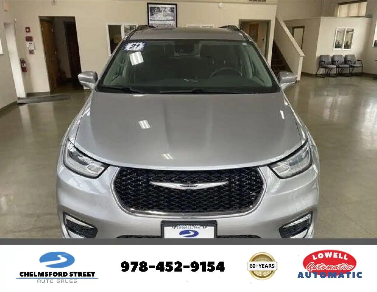 2021 Chrysler Pacifica Touring's photo