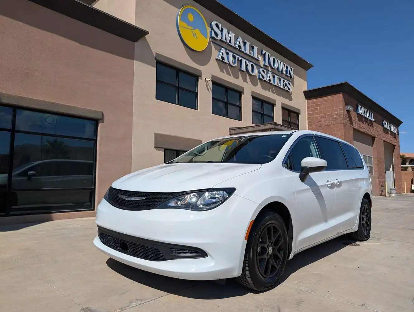 2022 Chrysler Voyager LX's photo