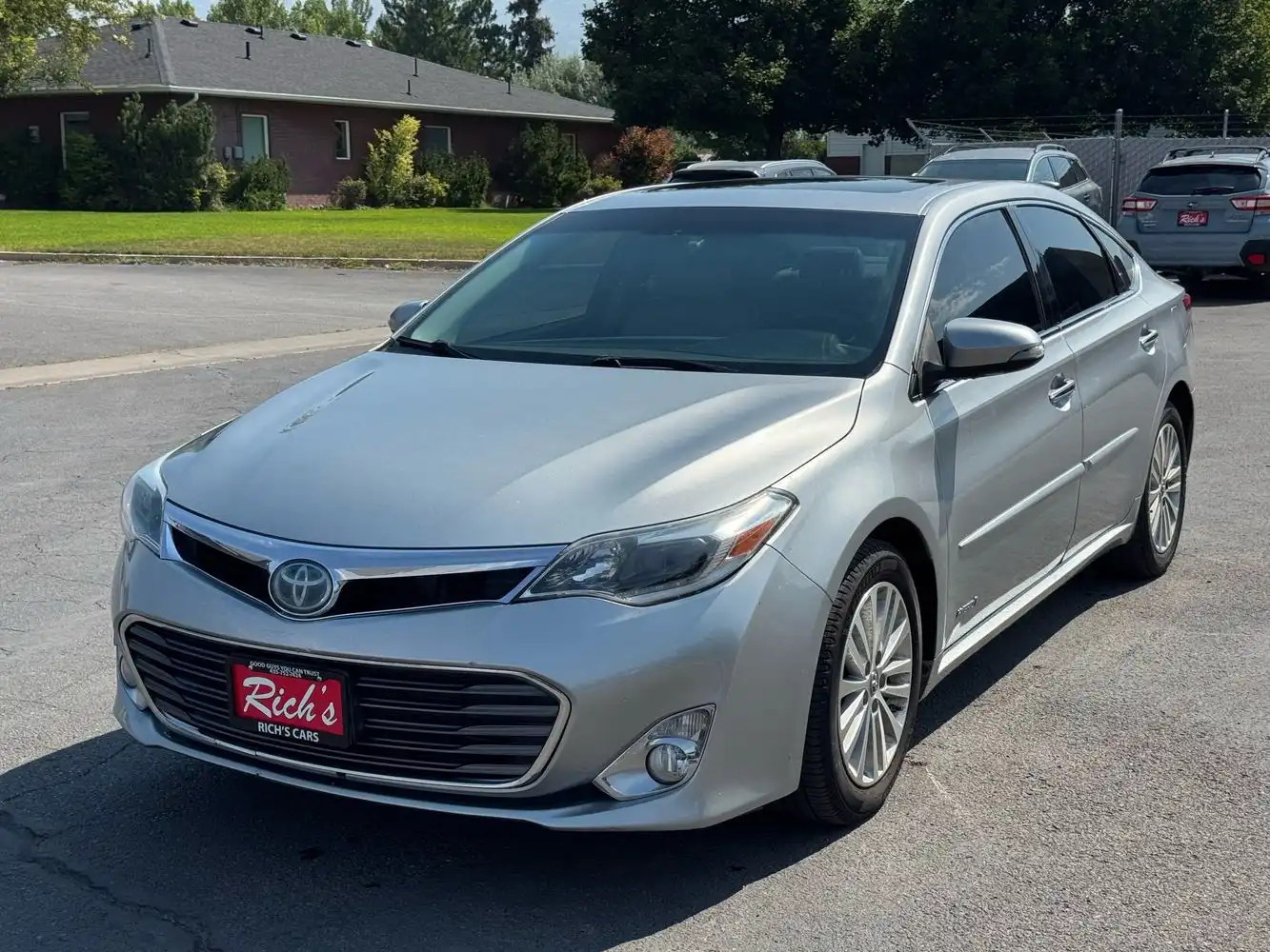 2015 Toyota Avalon Limited Hybrid's photo