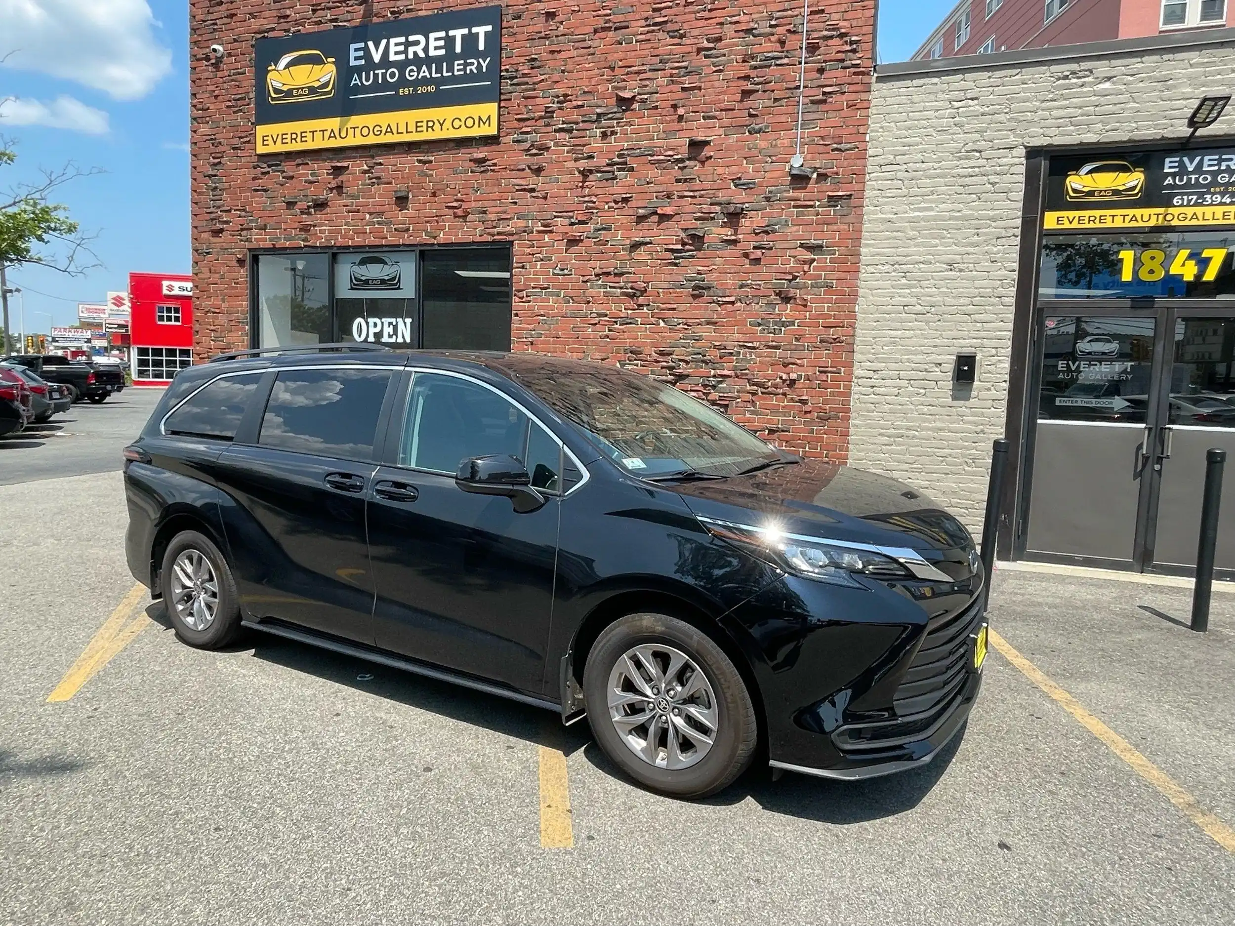 2024 Toyota Sienna LE 8-Passenger Hybrid AWD's photo