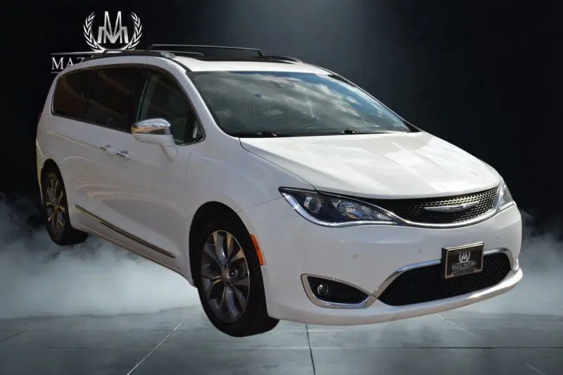 2017 Chrysler Pacifica Limited photo 3