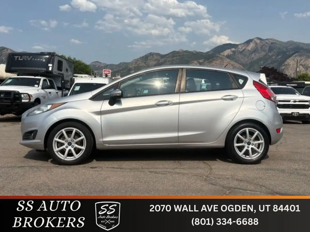 2015 Ford Fiesta SE Hatch photo 1