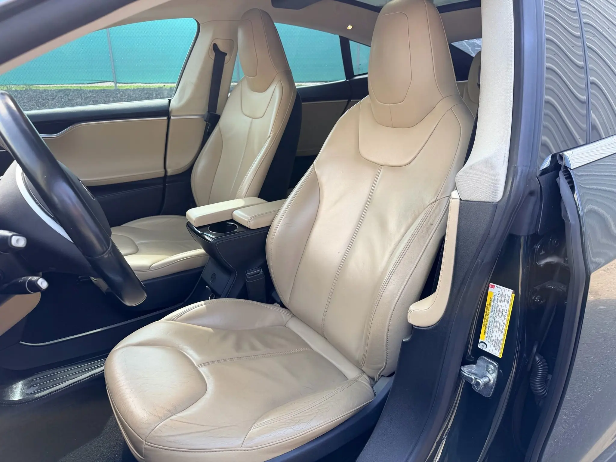 2014 Tesla Model S 85 kWh photo 5