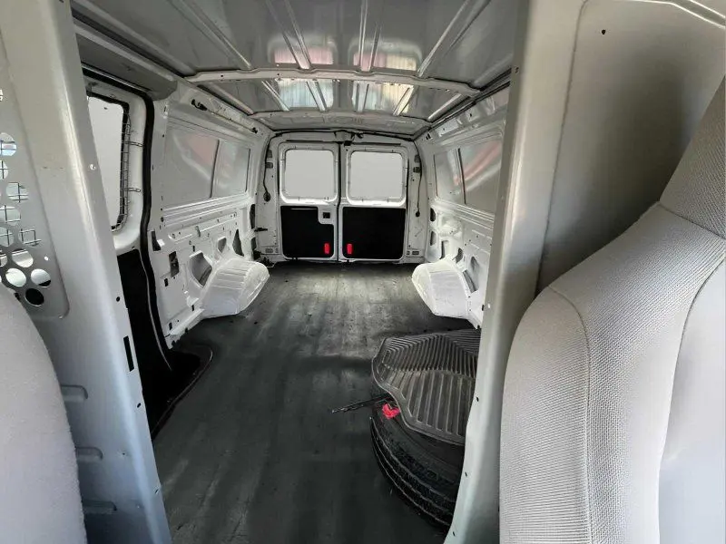 2012 Ford E-Series E-150 Van photo 4