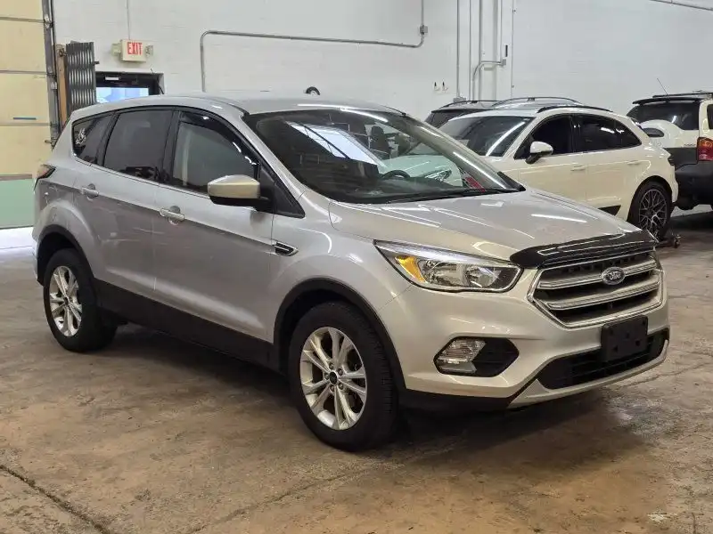 2017 Ford Escape SE's photo