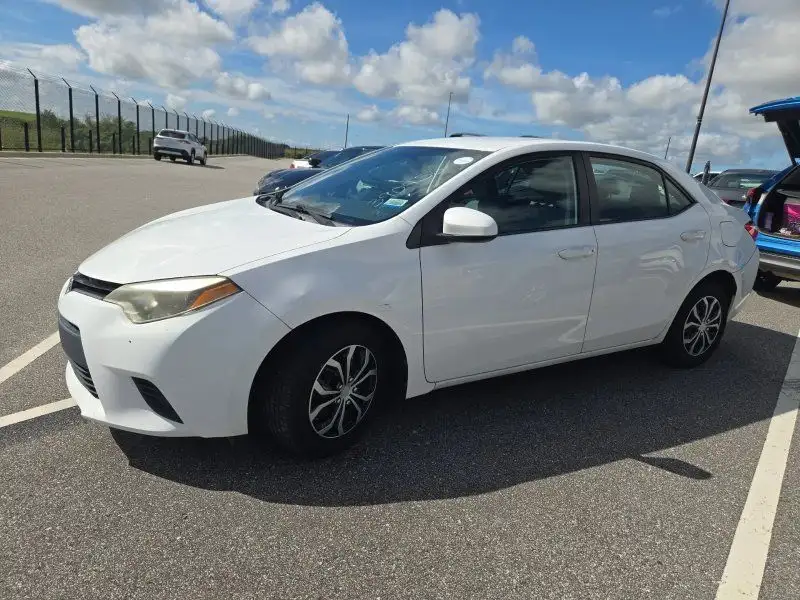 2015 Toyota Corolla L's photo