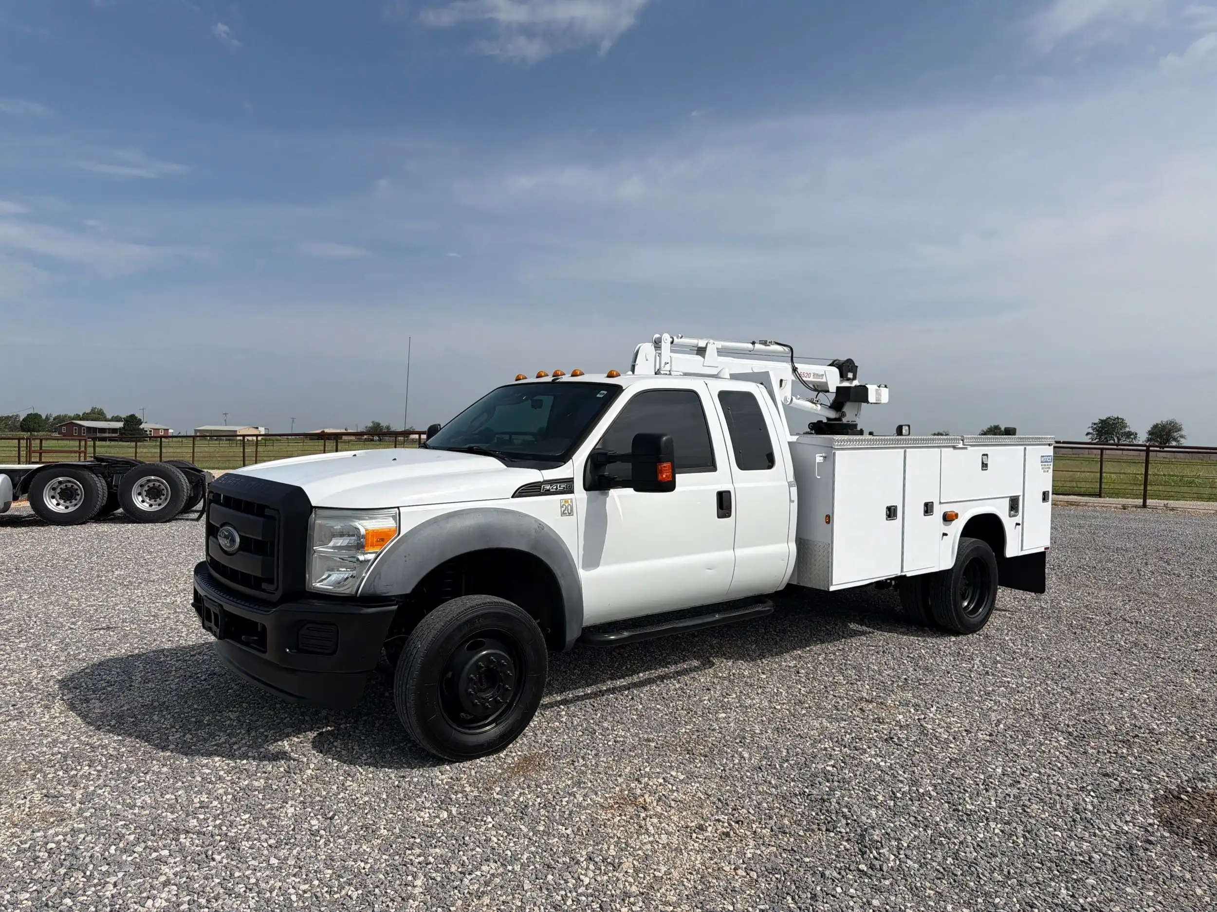 2011 Ford F-450 XLT 4x4 SuperCab 186-In DRW's photo
