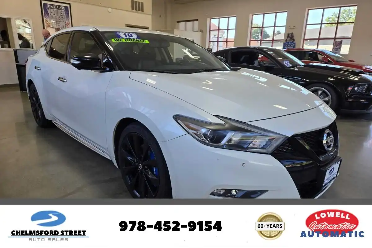 2018 Nissan Maxima SR's photo