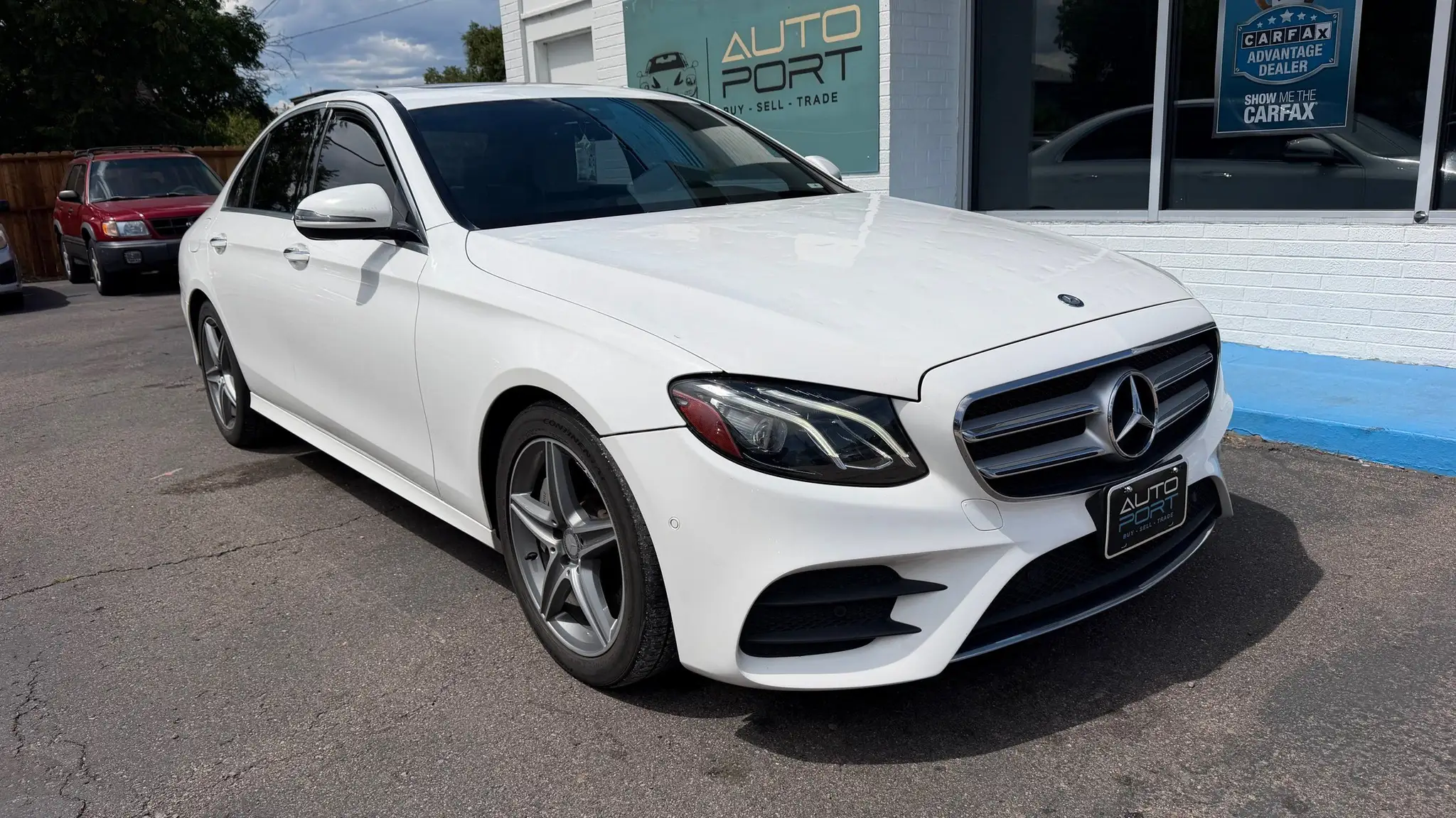 2017 Mercedes-Benz E-Class E300 4MATIC photo 1
