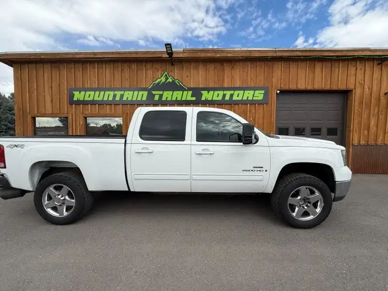 2009 GMC Sierra SLT 4WD Crew Cab 8 ft Box's photo