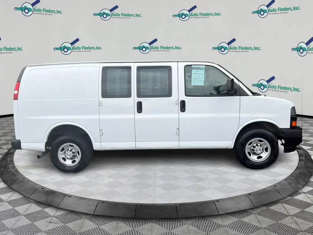 2022 Chevrolet Express 2500 Work Van HD photo 4
