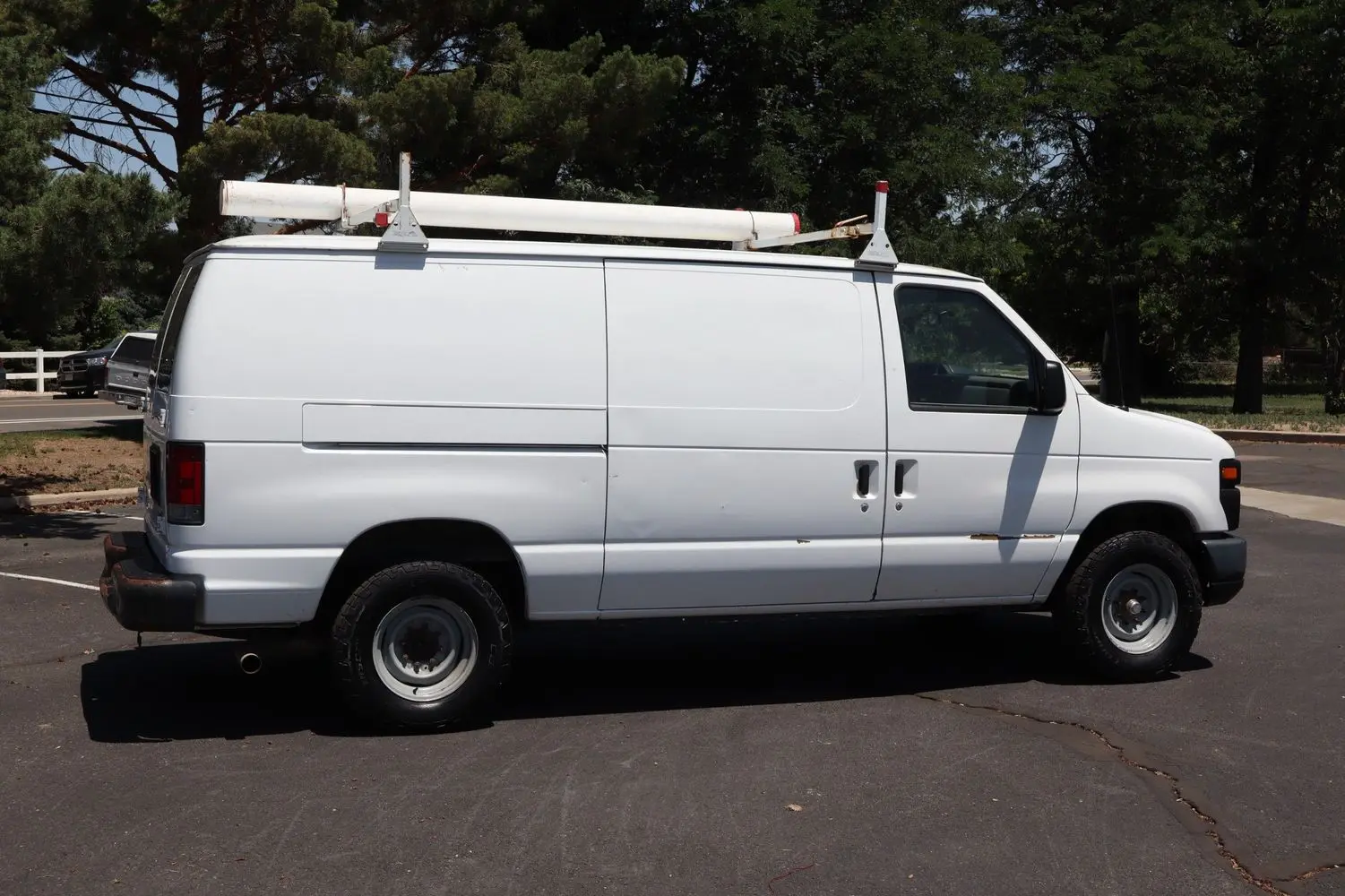 2012 Ford E-Series E-250 Van photo 4