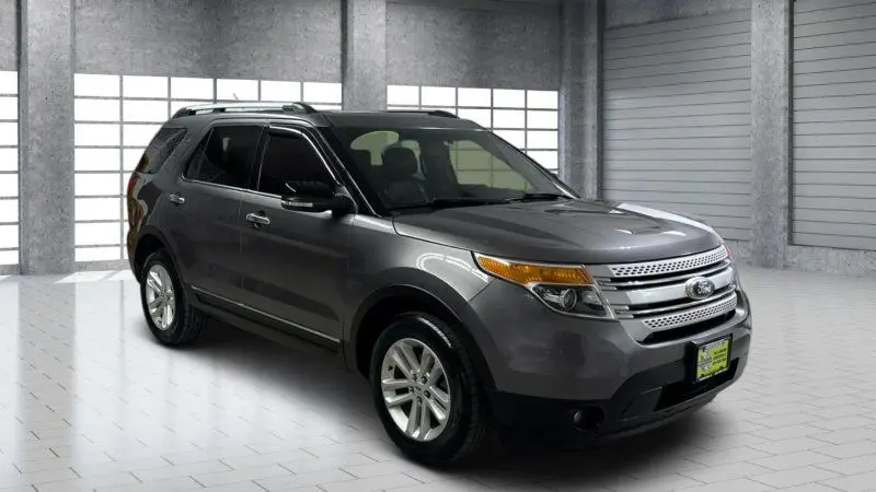 2012 Ford Explorer XLT 4WD photo 4