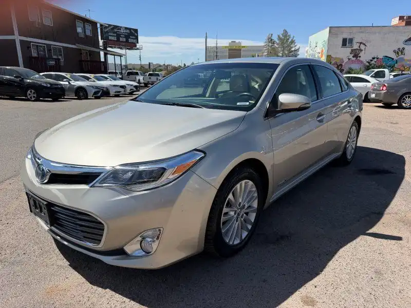 2014 Toyota Avalon Limited Hybrid's photo