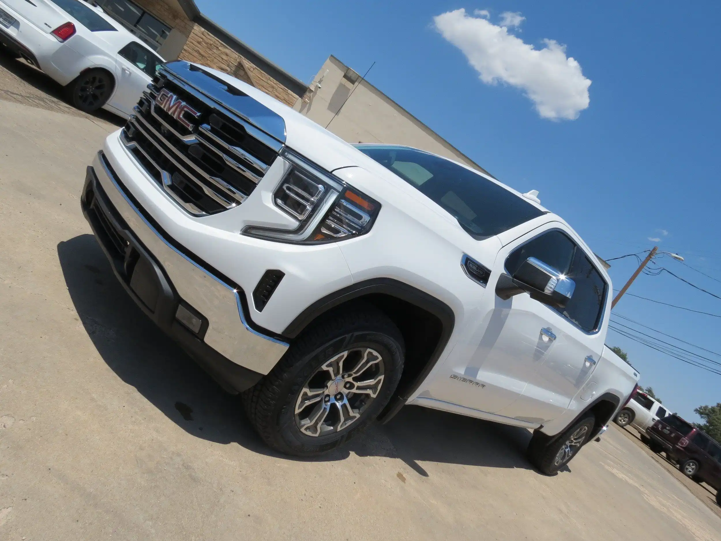 2025 GMC Sierra 4WD Crew Cab Short Box SLT's photo