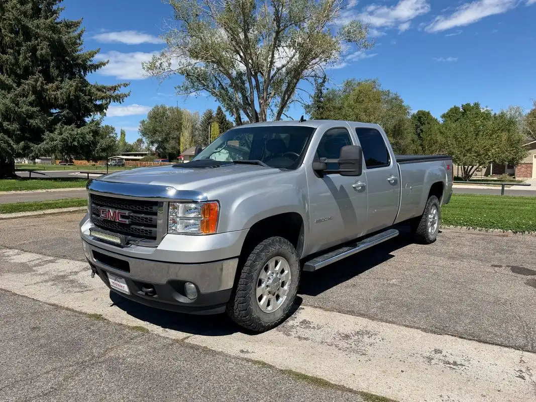 2011 GMC Sierra 6.5 SLT 4WD Crew Cab ft Box's photo
