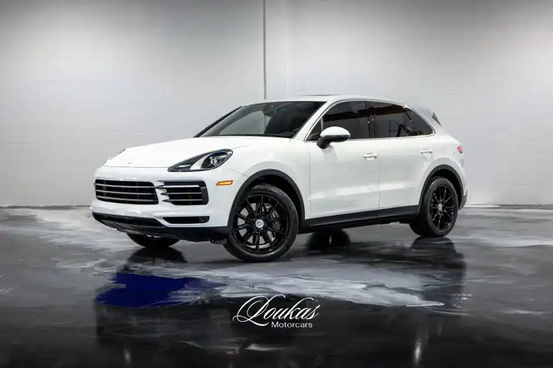 2023 Porsche Cayenne Platinum Edition's photo