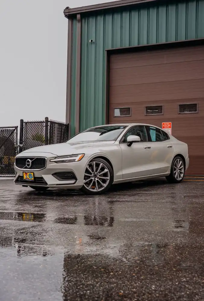 2019 Volvo S60 T5 Momentum's photo