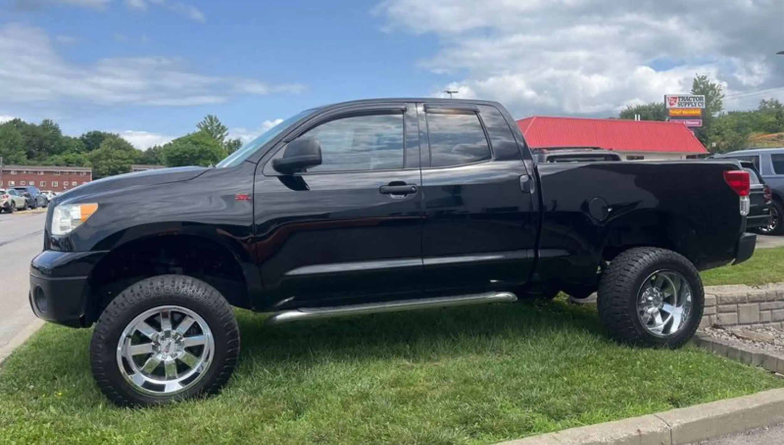 2010 Toyota Tundra 5.7 Auto 4WD Tundra Grade Double Cab's photo