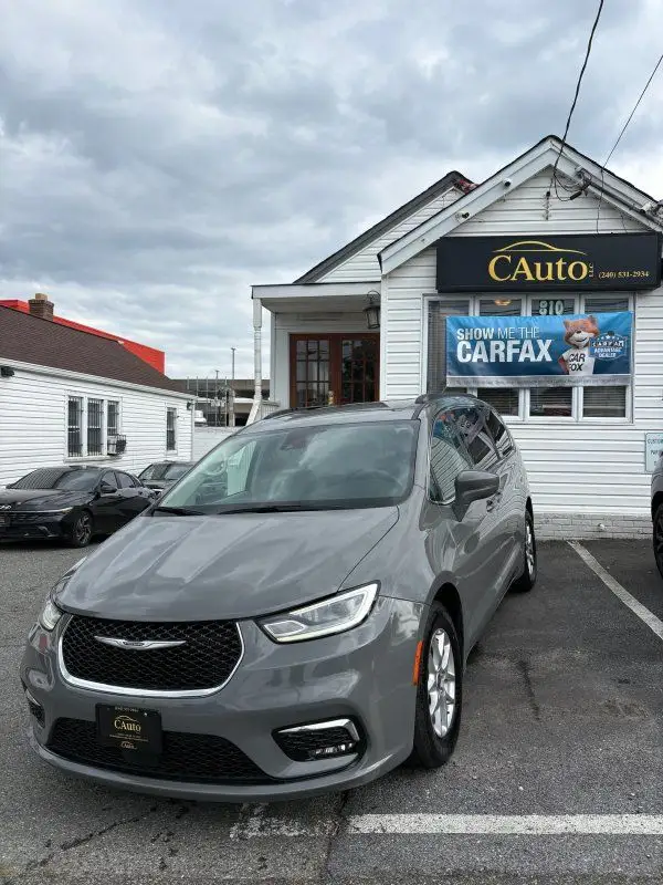 2022 Chrysler Pacifica Touring L photo 1