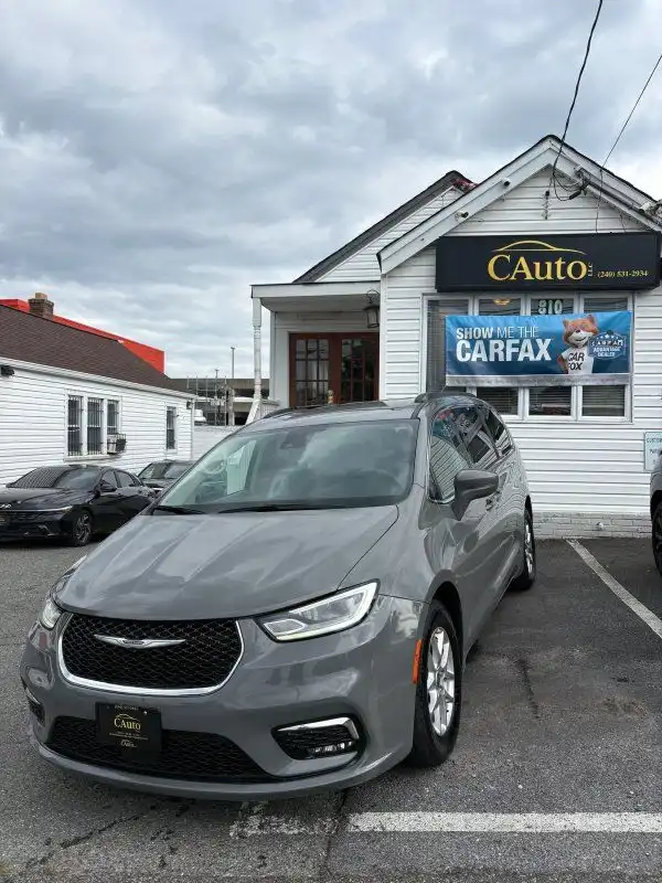2022 Chrysler Pacifica Touring L's photo