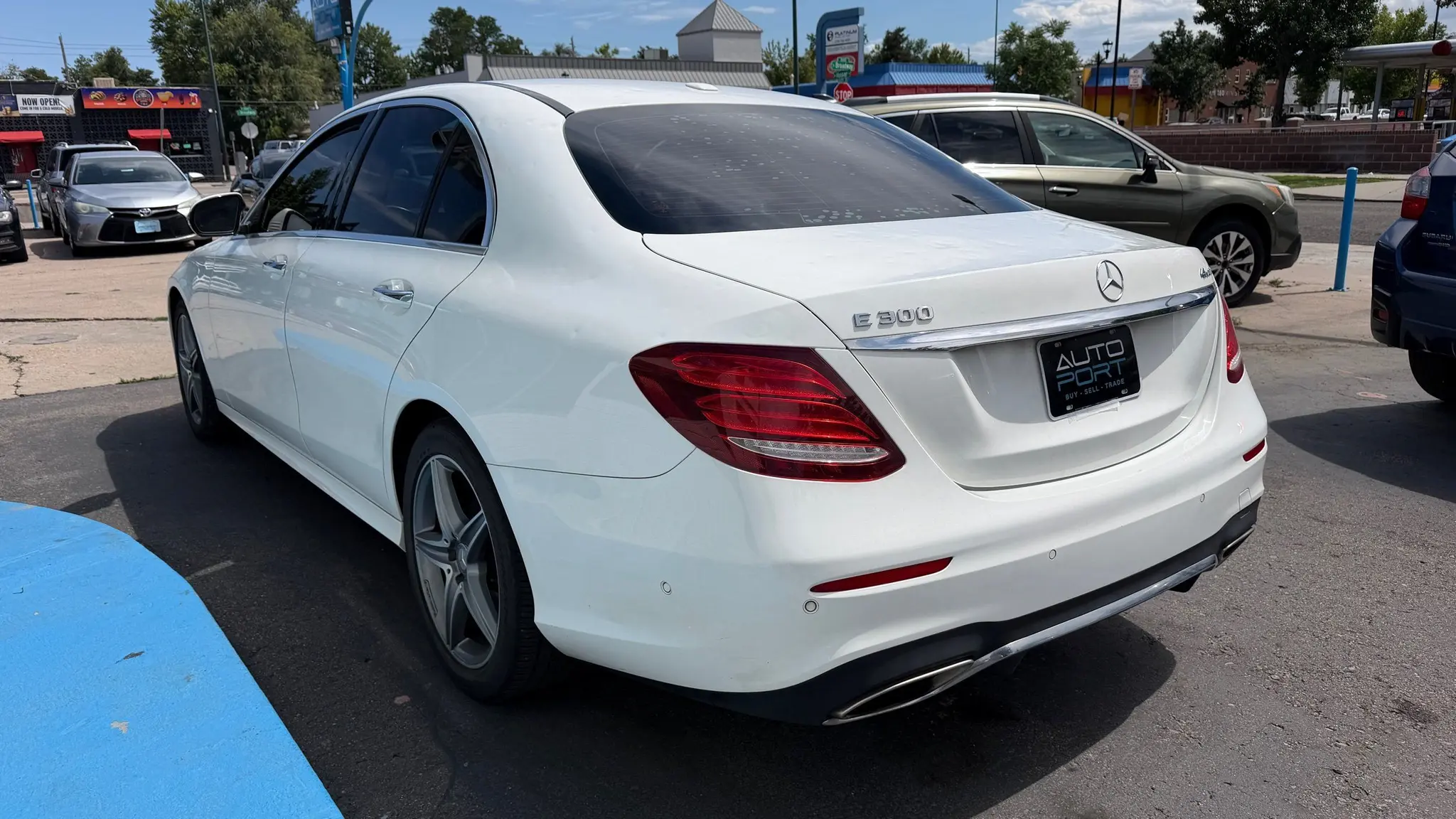 2017 Mercedes-Benz E-Class E300 4MATIC photo 4