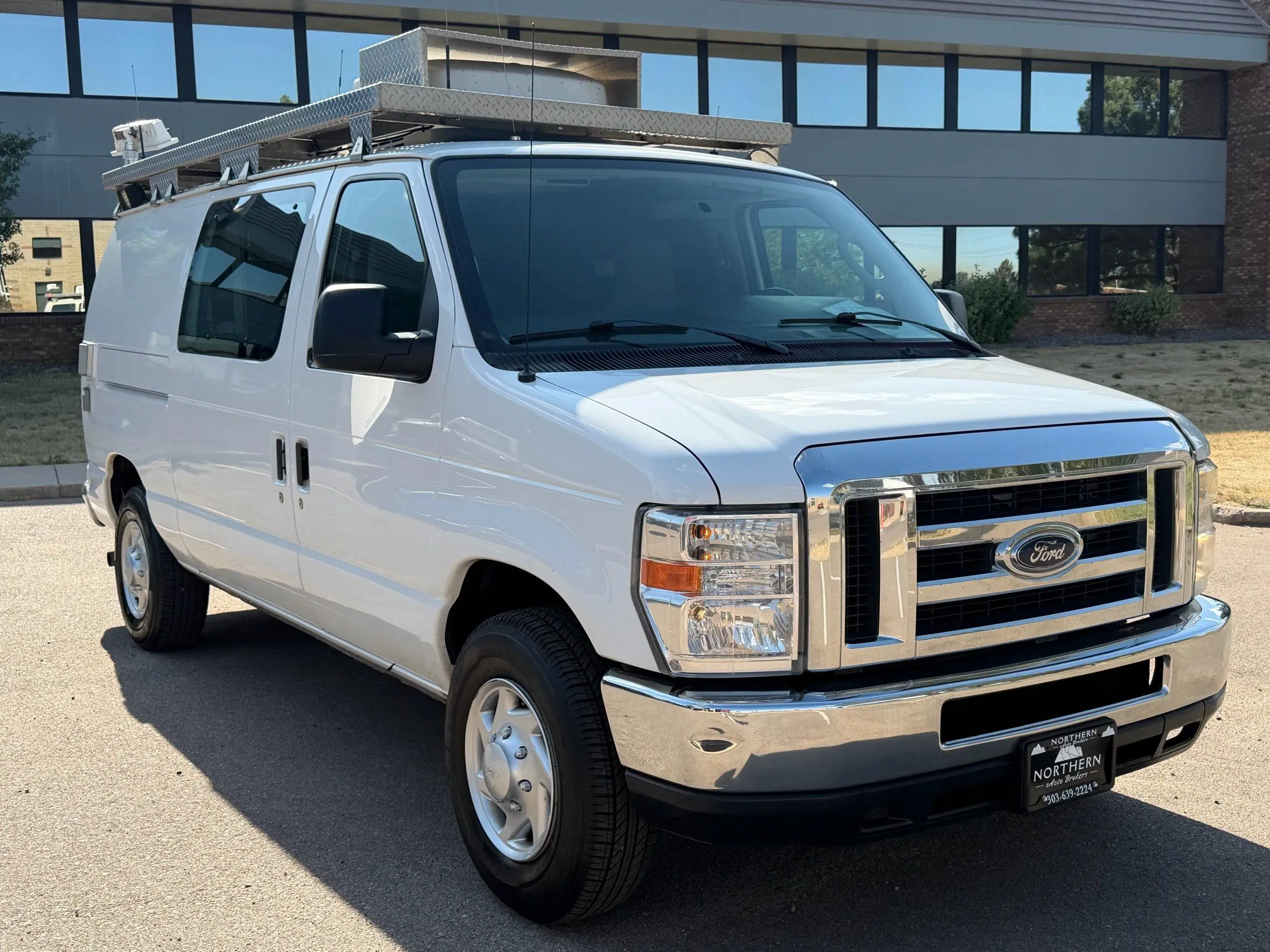2011 Ford E-Series E-350 Super Duty photo 3