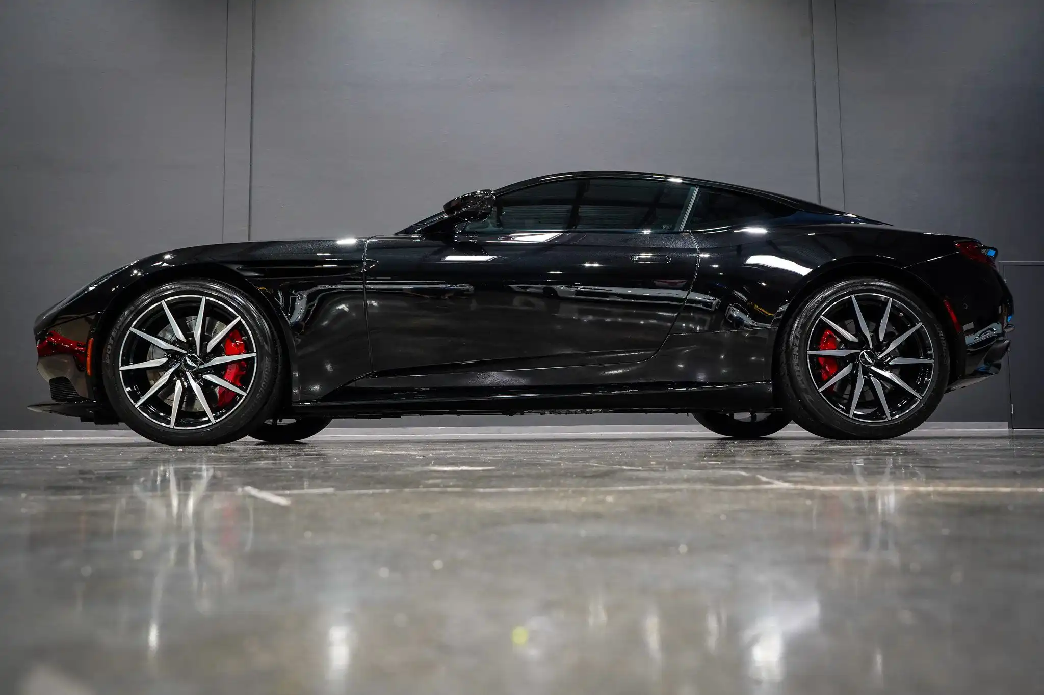 2020 Aston Martin DB11 V8 Coupe's photo