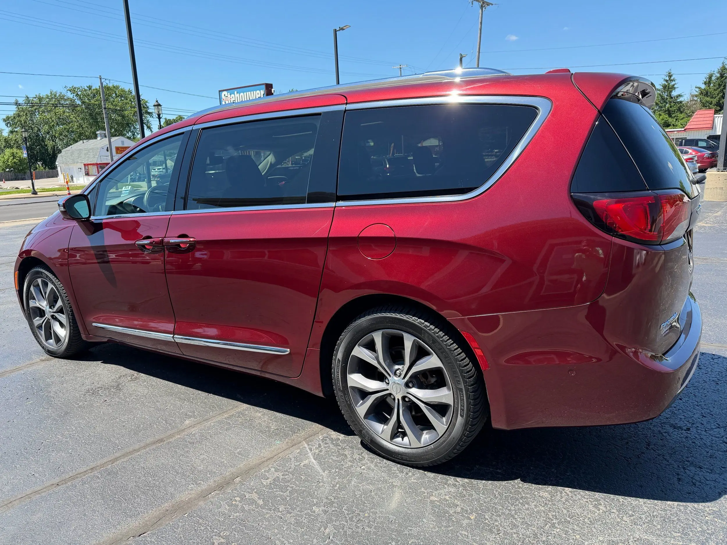 2018 Chrysler Pacifica Limited photo 3