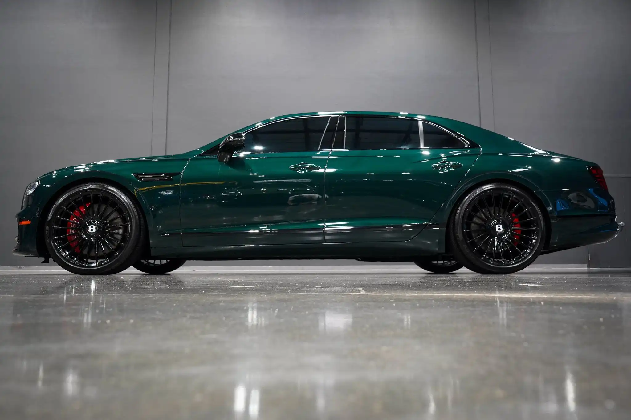 2023 Bentley Flying Spur Azure V8's photo