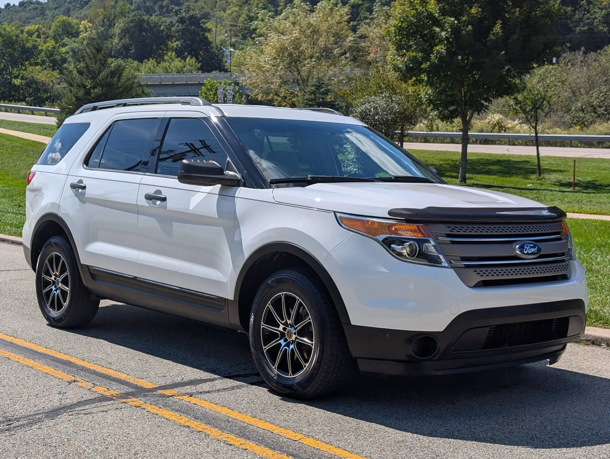 2014 Ford Explorer Base 4WD photo 1
