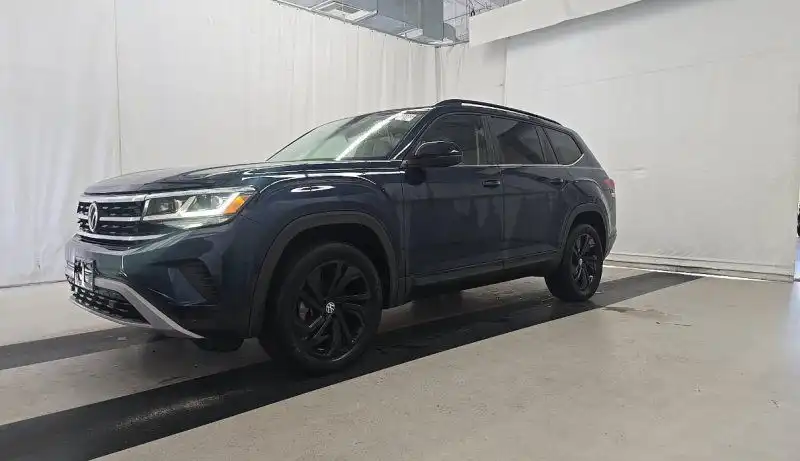 2022 Volkswagen Atlas 3.6L SE with Tech 4Motion's photo