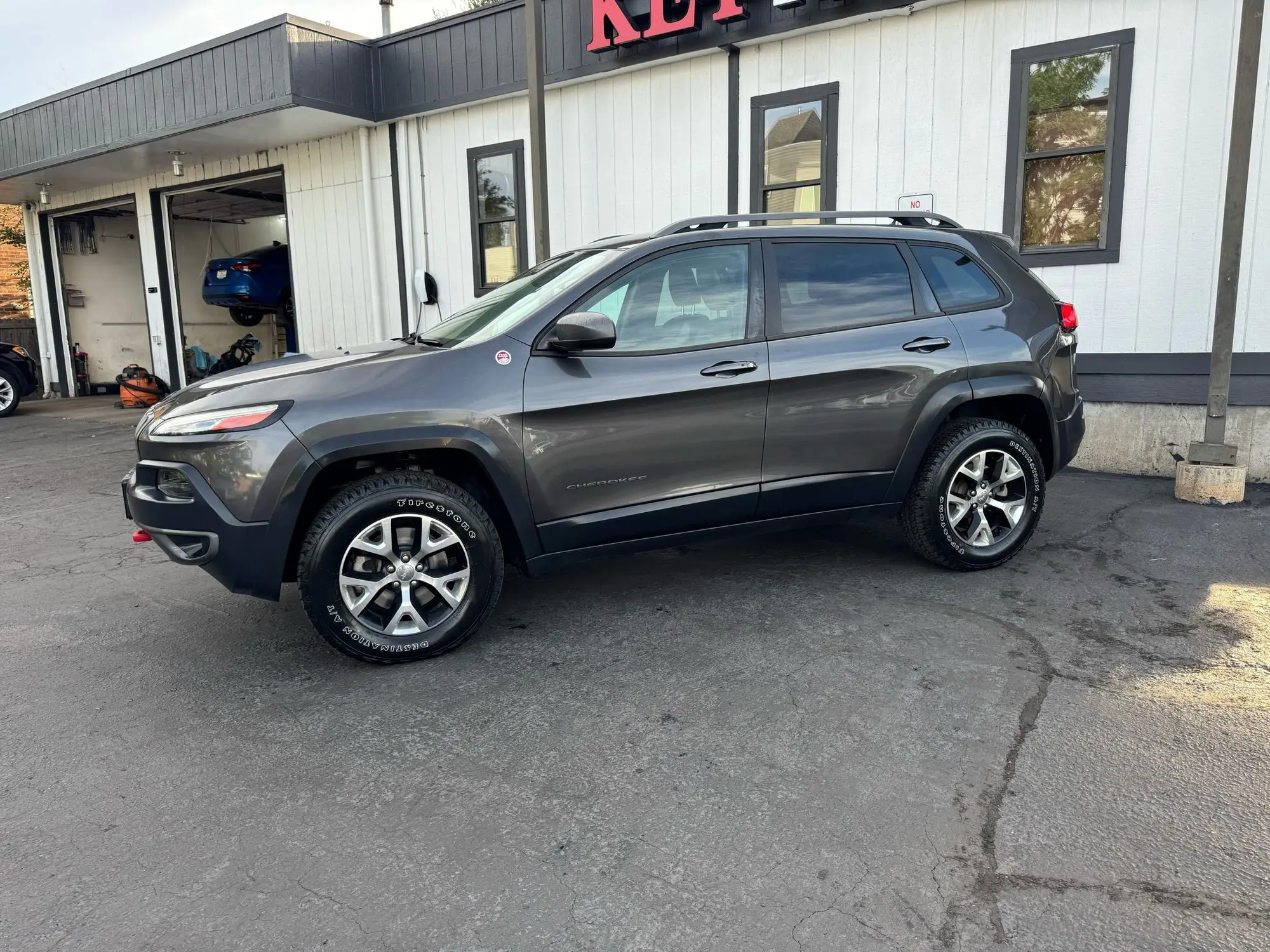 2015 Jeep Cherokee Trailhawk 4X4 photo 3