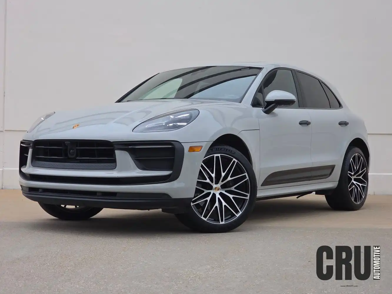 2024 Porsche Macan T's photo