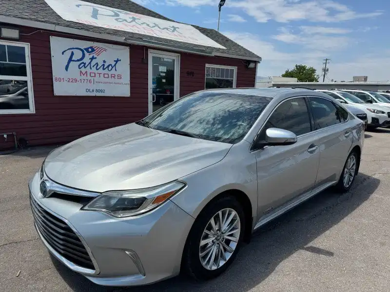 2016 Toyota Avalon Limited Hybrid's photo
