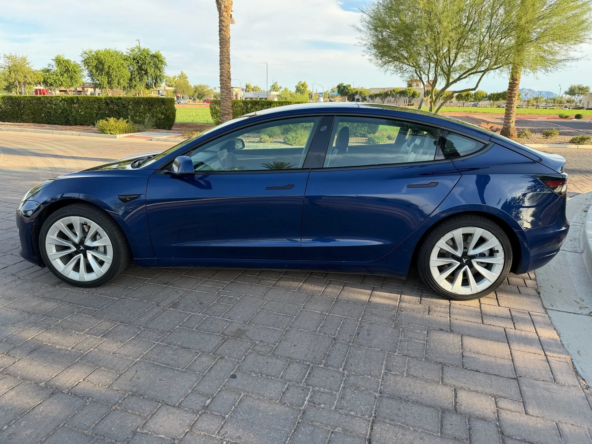 2022 Tesla Model 3 Standard Range Plus photo 5