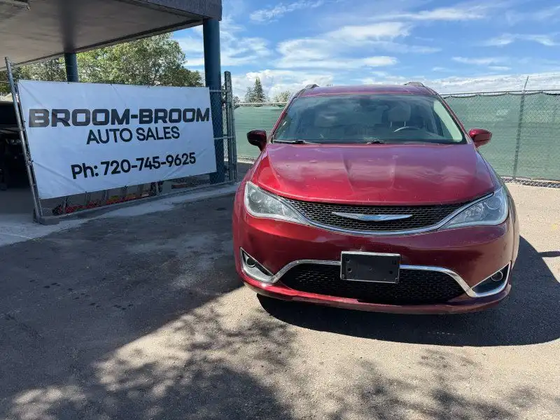 2018 Chrysler Pacifica Touring L Plus's photo