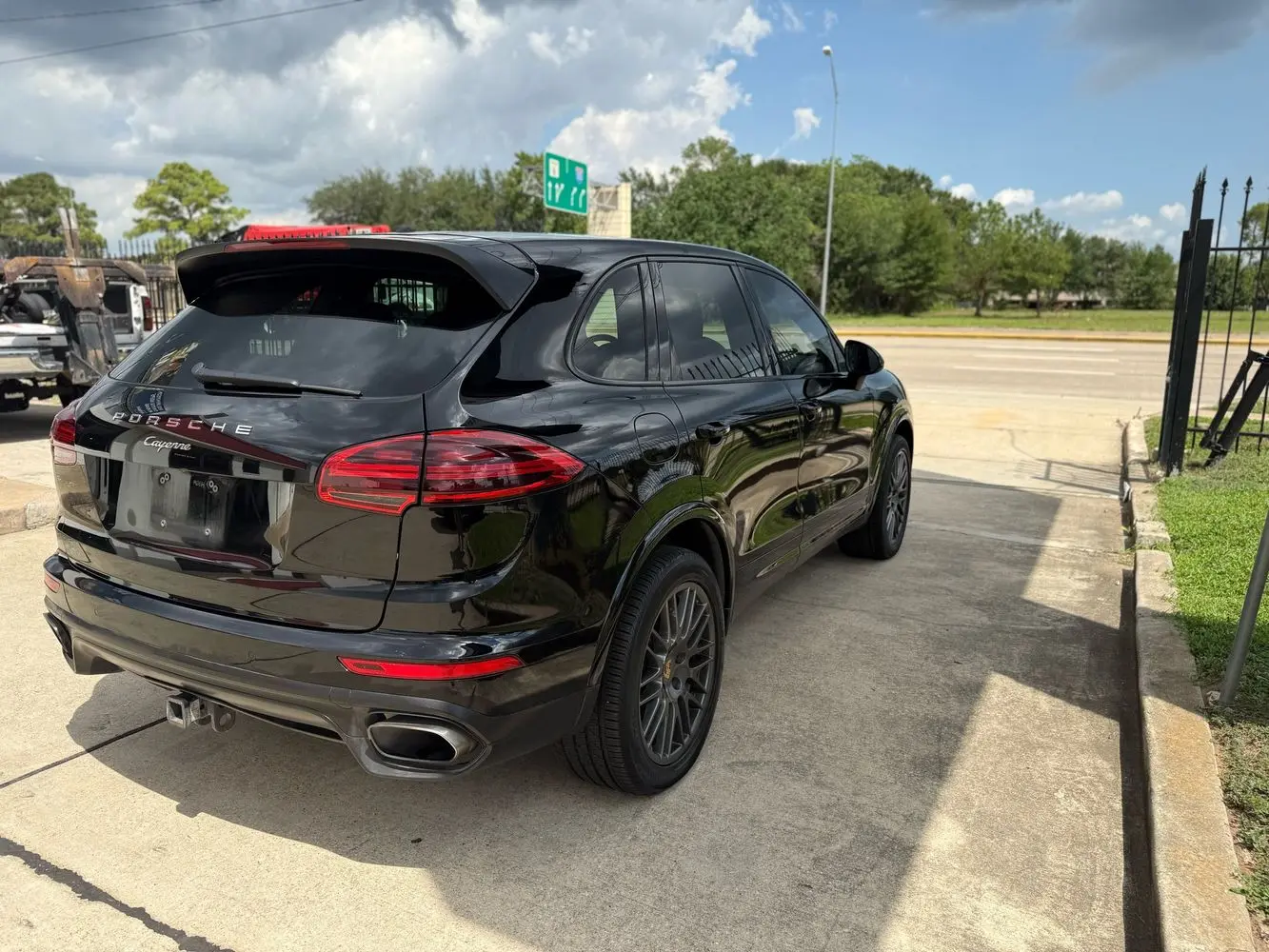 2017 Porsche Cayenne Platinum Edition photo 5