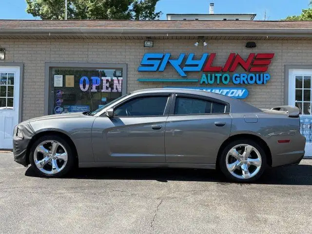 2012 Dodge Charger SXT photo 1