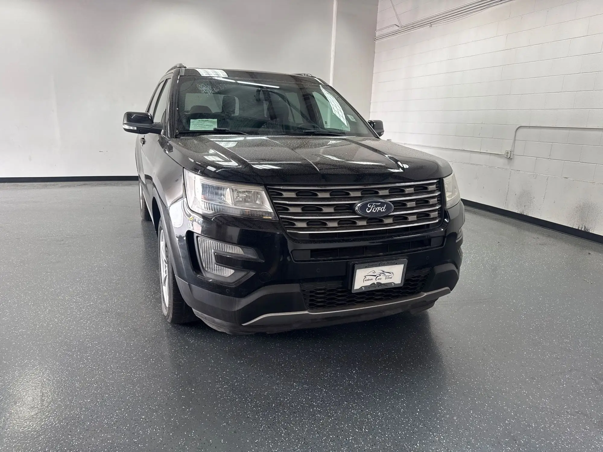 2017 Ford Explorer XLT 4WD photo 1
