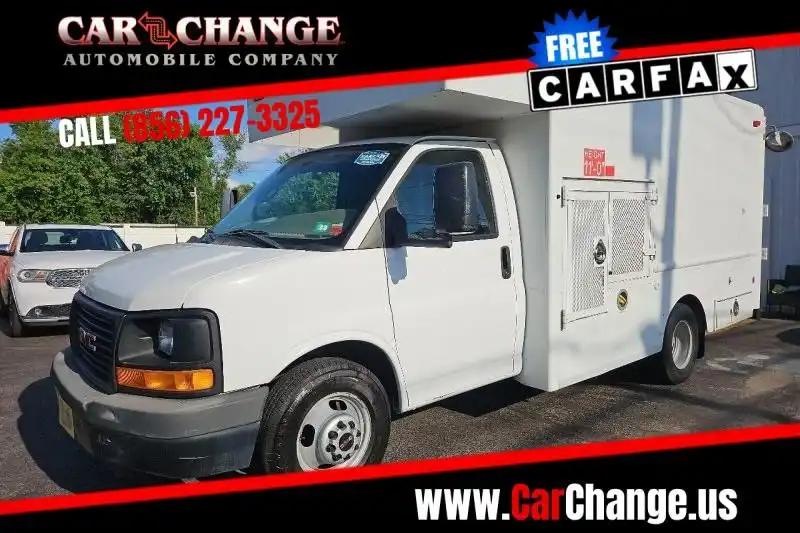2009 GMC Savana's photo