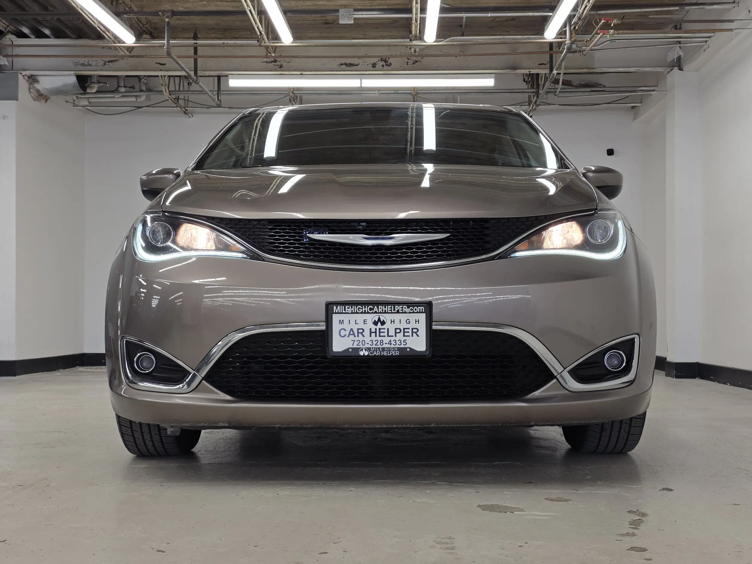 2017 Chrysler Pacifica Touring Plus photo 3