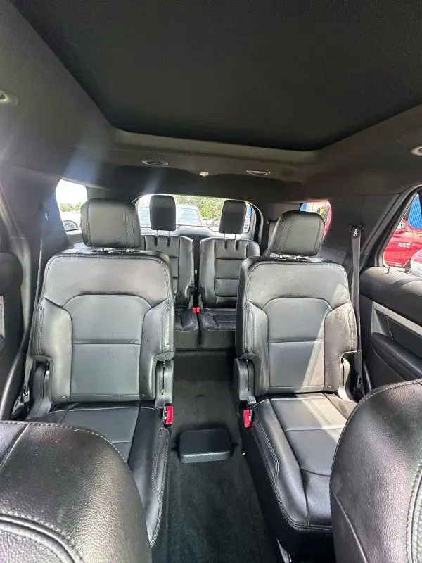 2017 Ford Explorer XLT 4WD photo 3