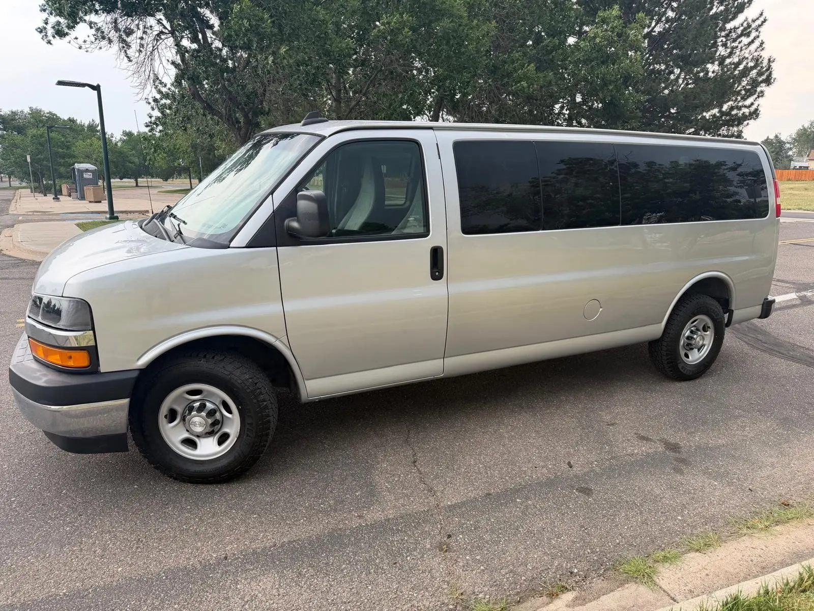 2018 Chevrolet Express 3500 LT Extended photo 3