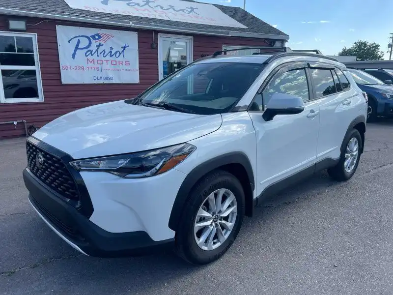 2023 Toyota Corolla Cross LE AWD's photo