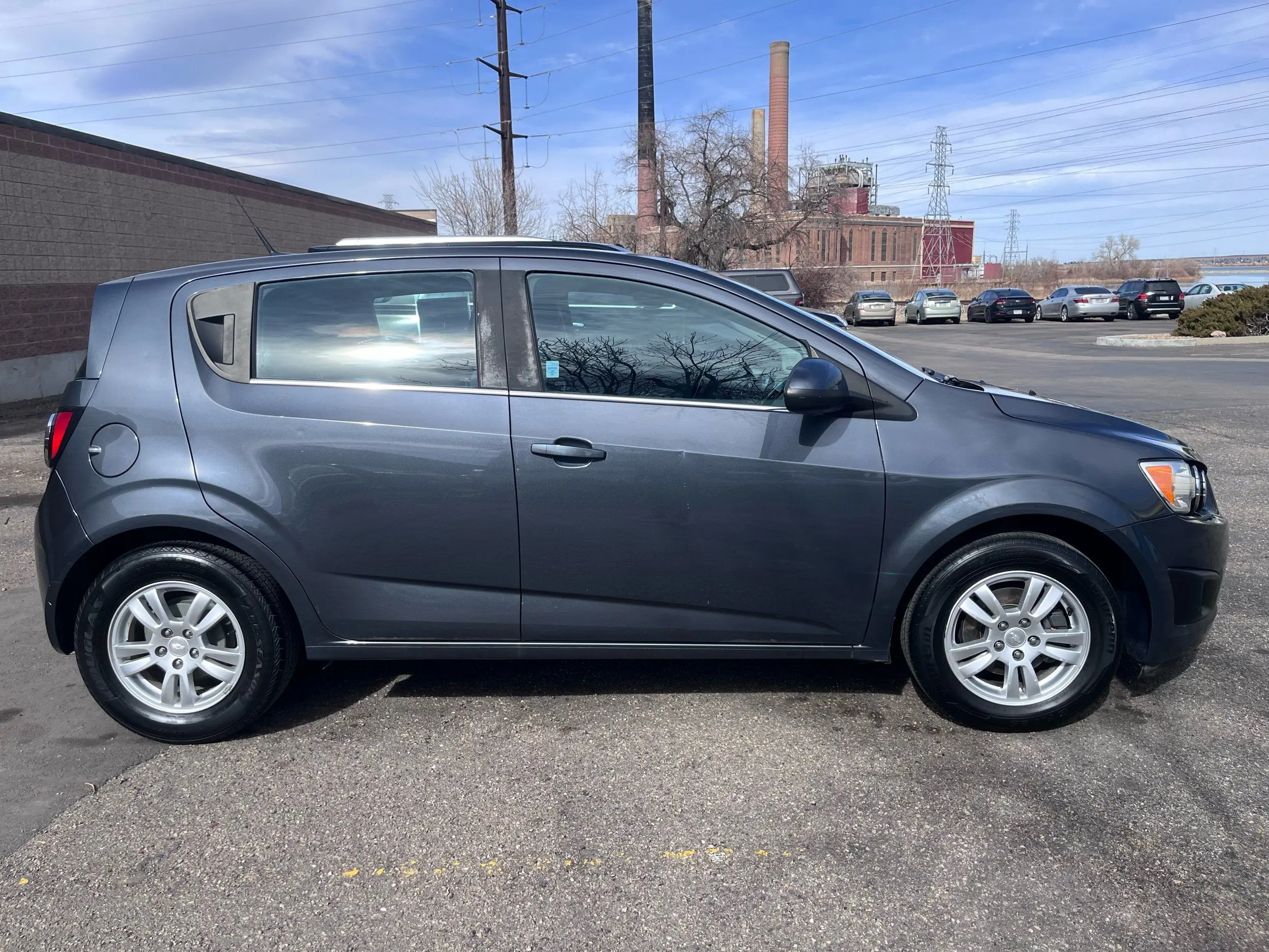 2013 Chevrolet Sonic 5dr LT Automatic photo 4