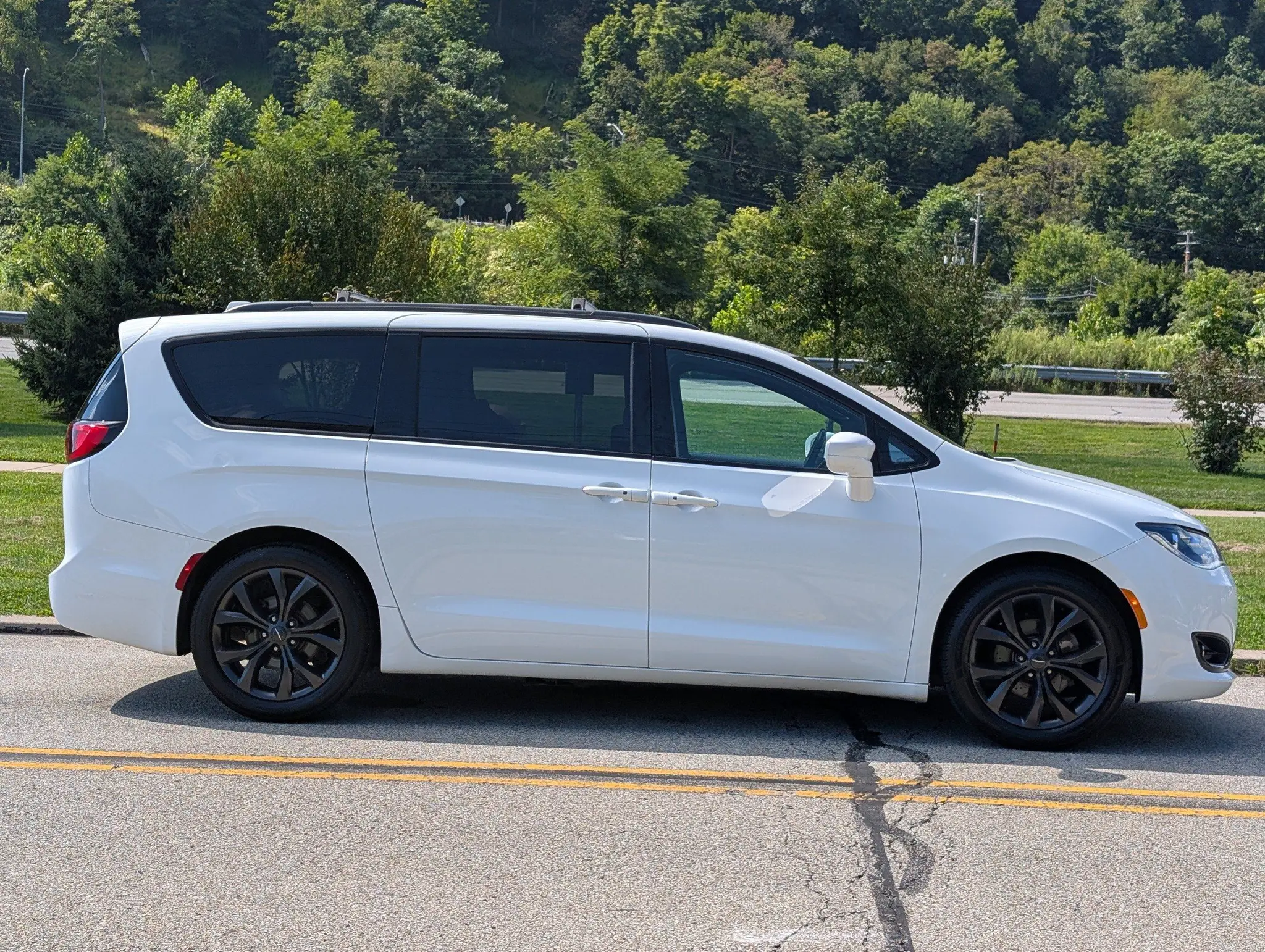 2018 Chrysler Pacifica Touring Plus photo 4