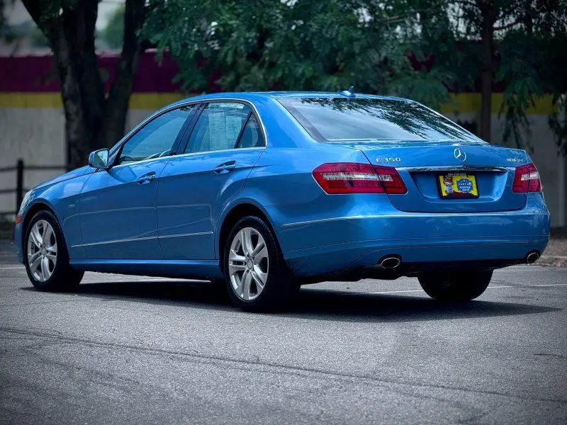 2011 Mercedes-Benz E-Class E350 BlueTEC photo 5