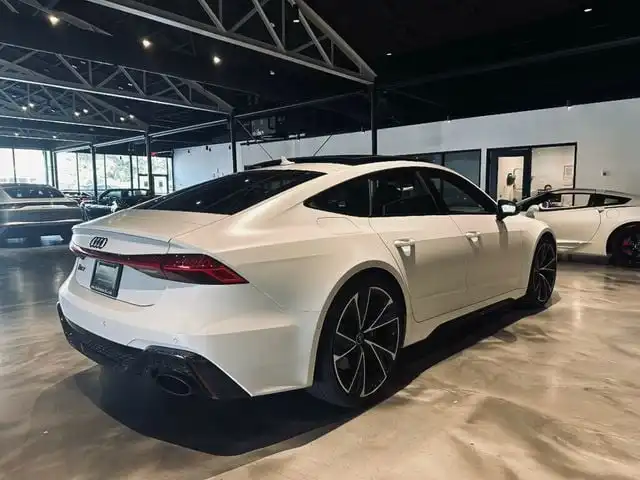 2023 Audi RS7 Base's photo