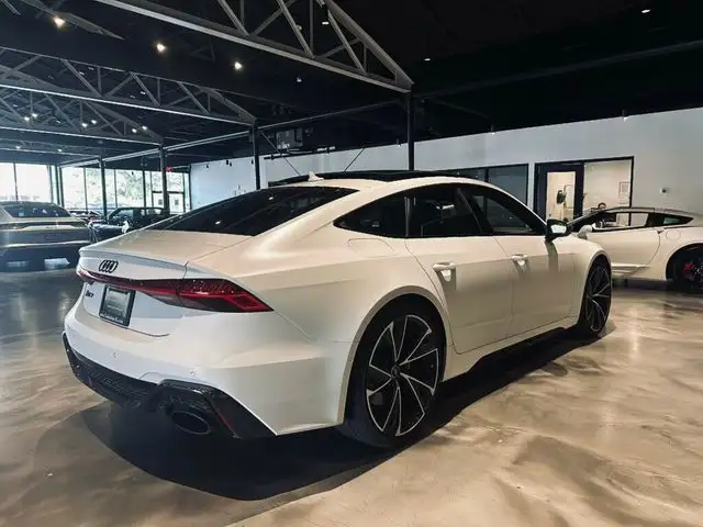 2023 Audi RS7 Base's photo